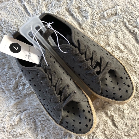Universal Thread Grey Lace Up Star Sneakers - Picture 7 of 7